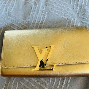 Gold LV clutch Beautiful